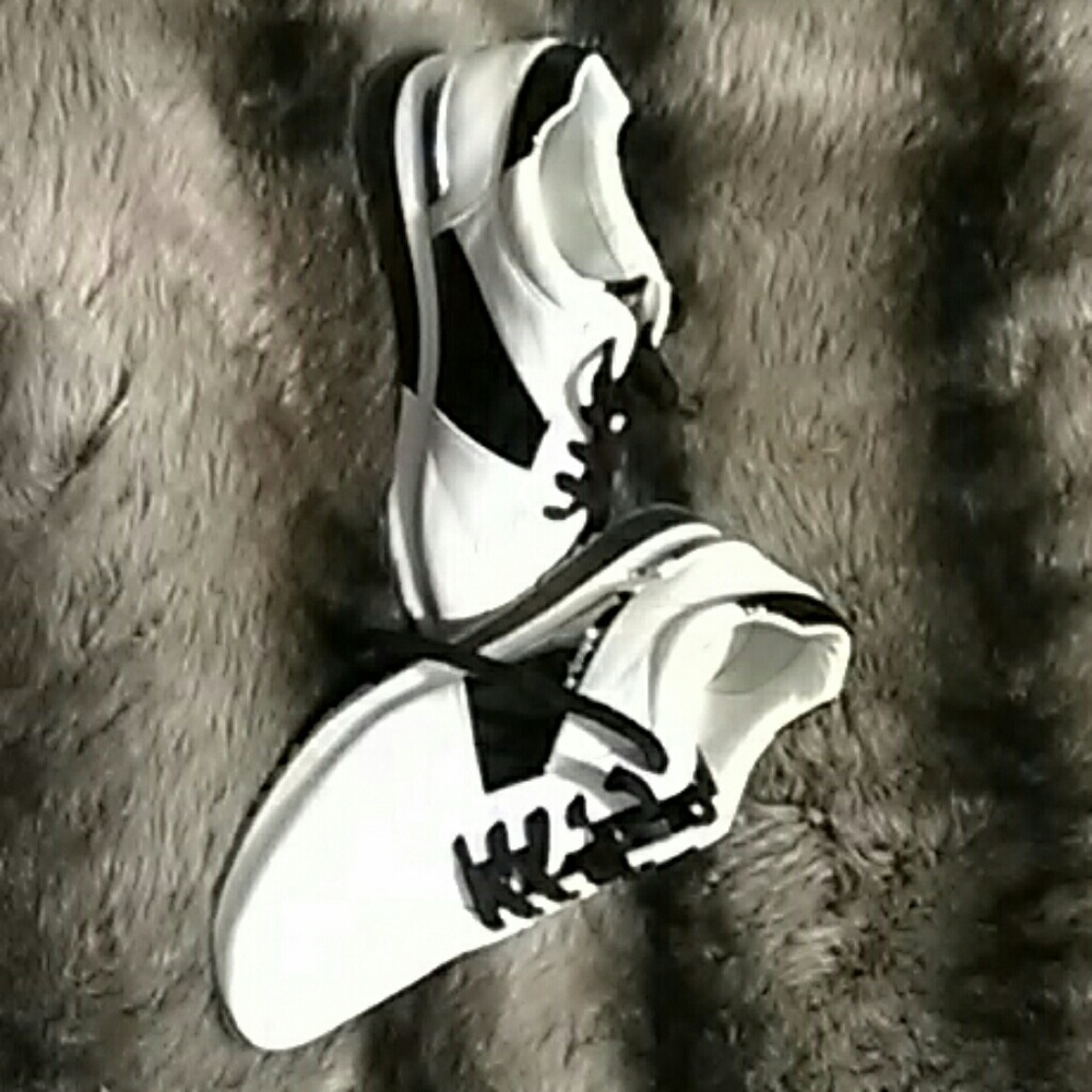 Shoes - Picture 5 of 5